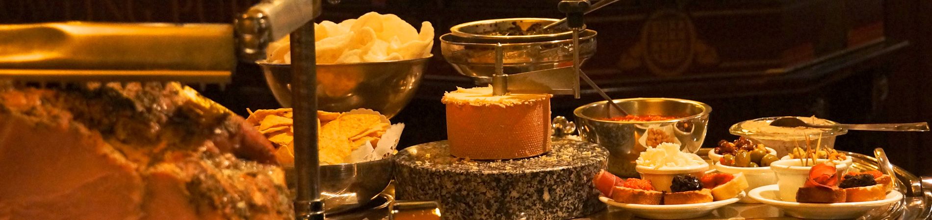 Un apéritif au bar des Grands Buffets