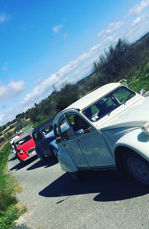 Balade en 2CV depuis les Grands Buffets