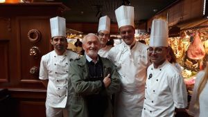 Yves Thuries au restaurant à volonté les Grands Buffets