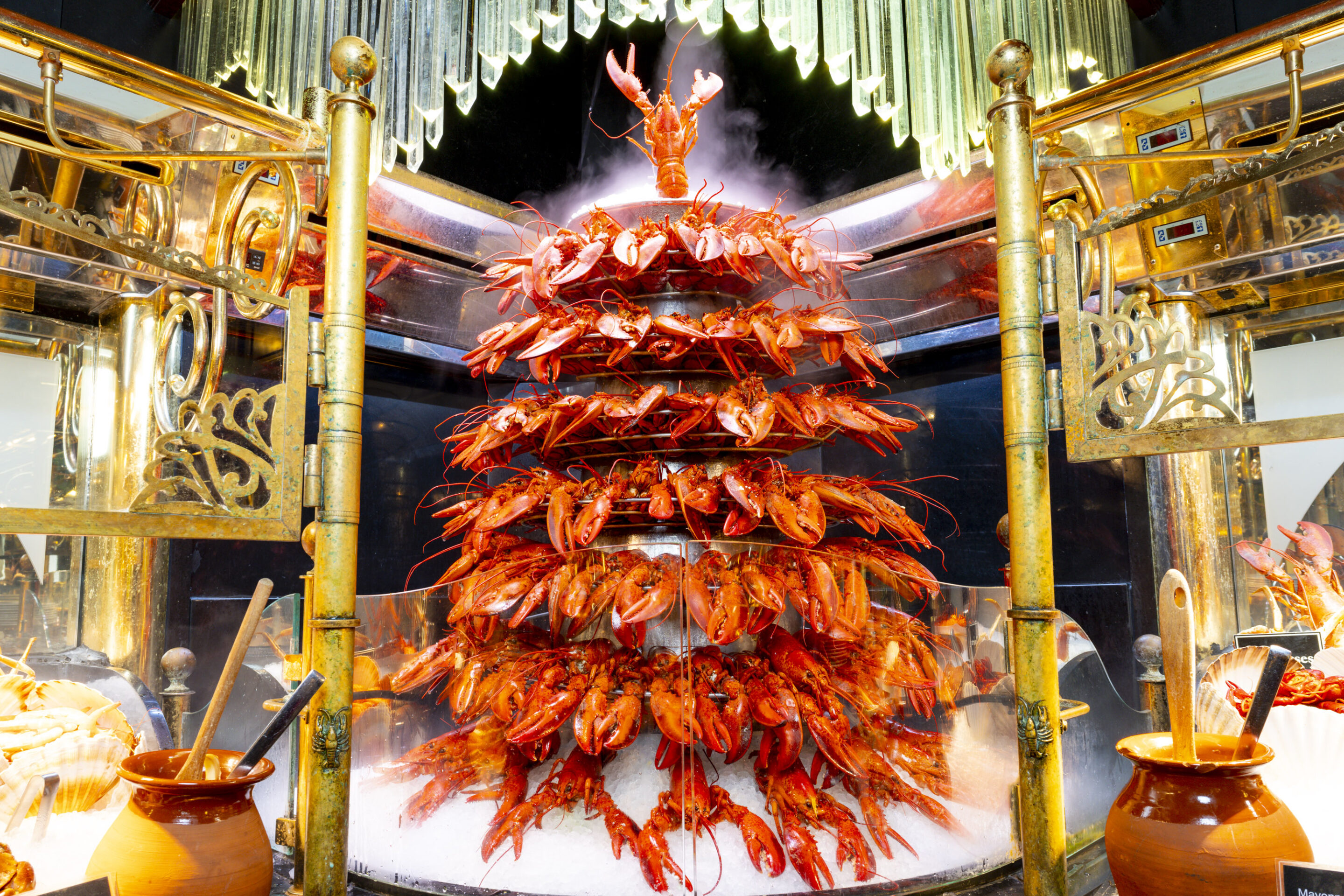 Le buffet des fruits de mer et saumons