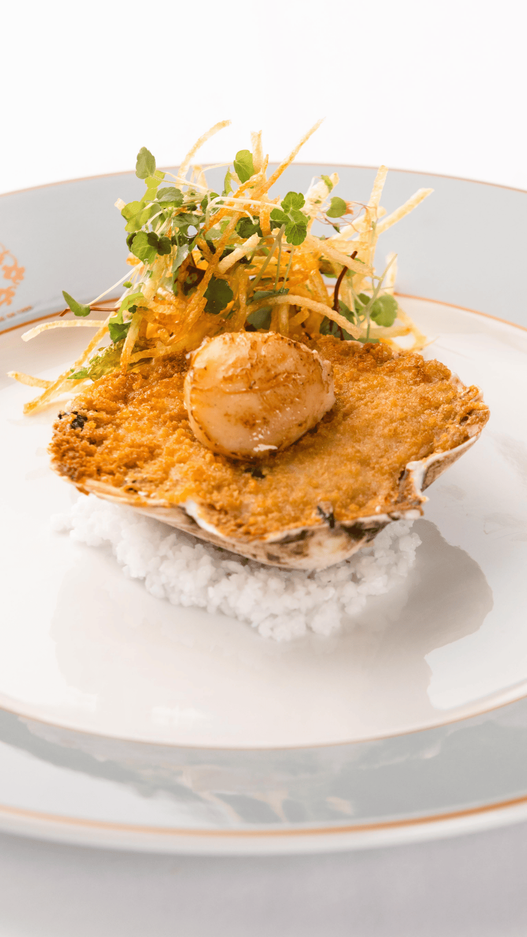 <p>La coquille Saint-Jacques à la Nantaise<br />
Guide culinaire A. Escoffier édition 1907<br />
Recette page 542</p>
