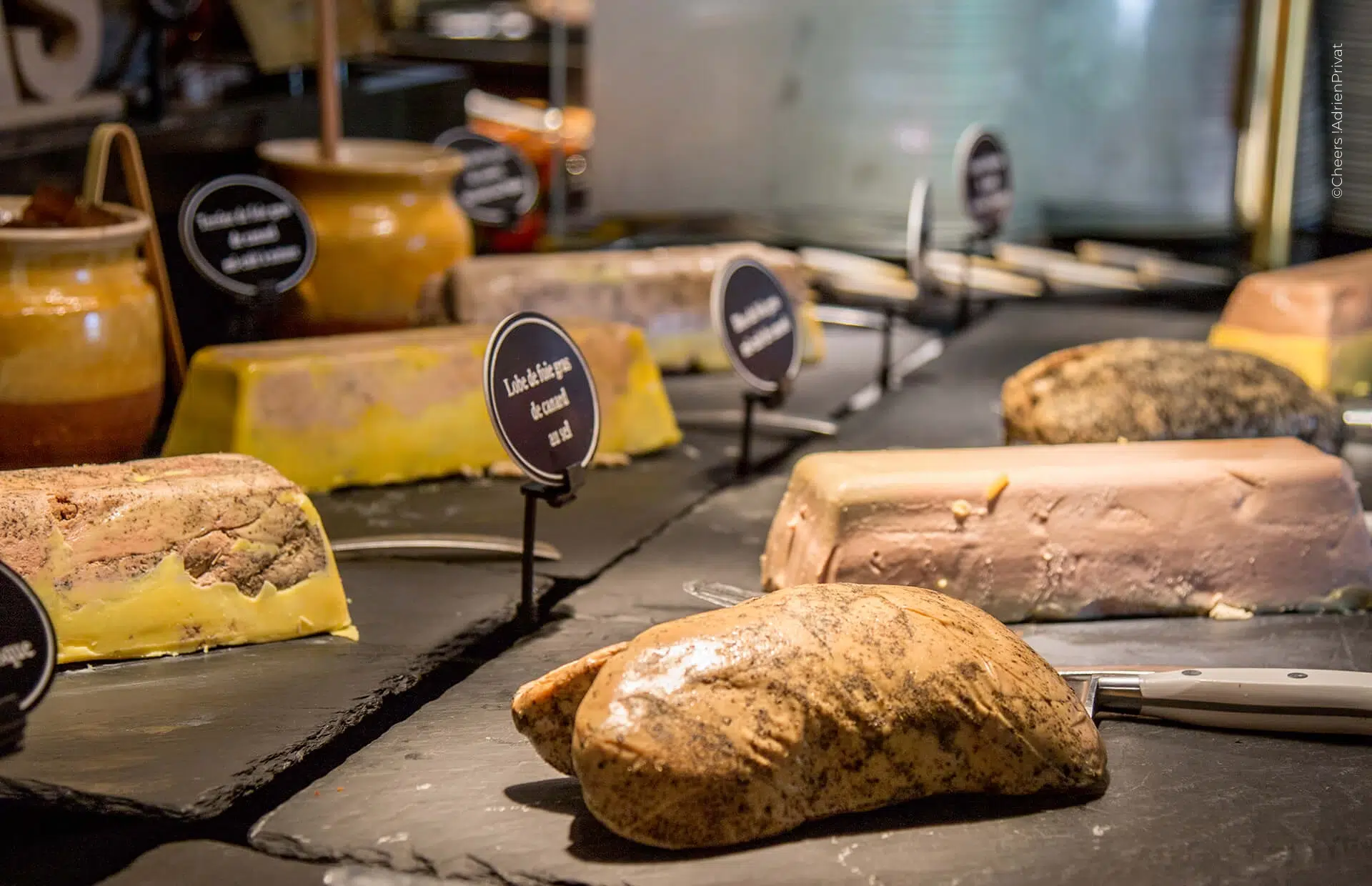 le buffet des foies gras du restaurant à volonté Les Grands Buffets Narbone