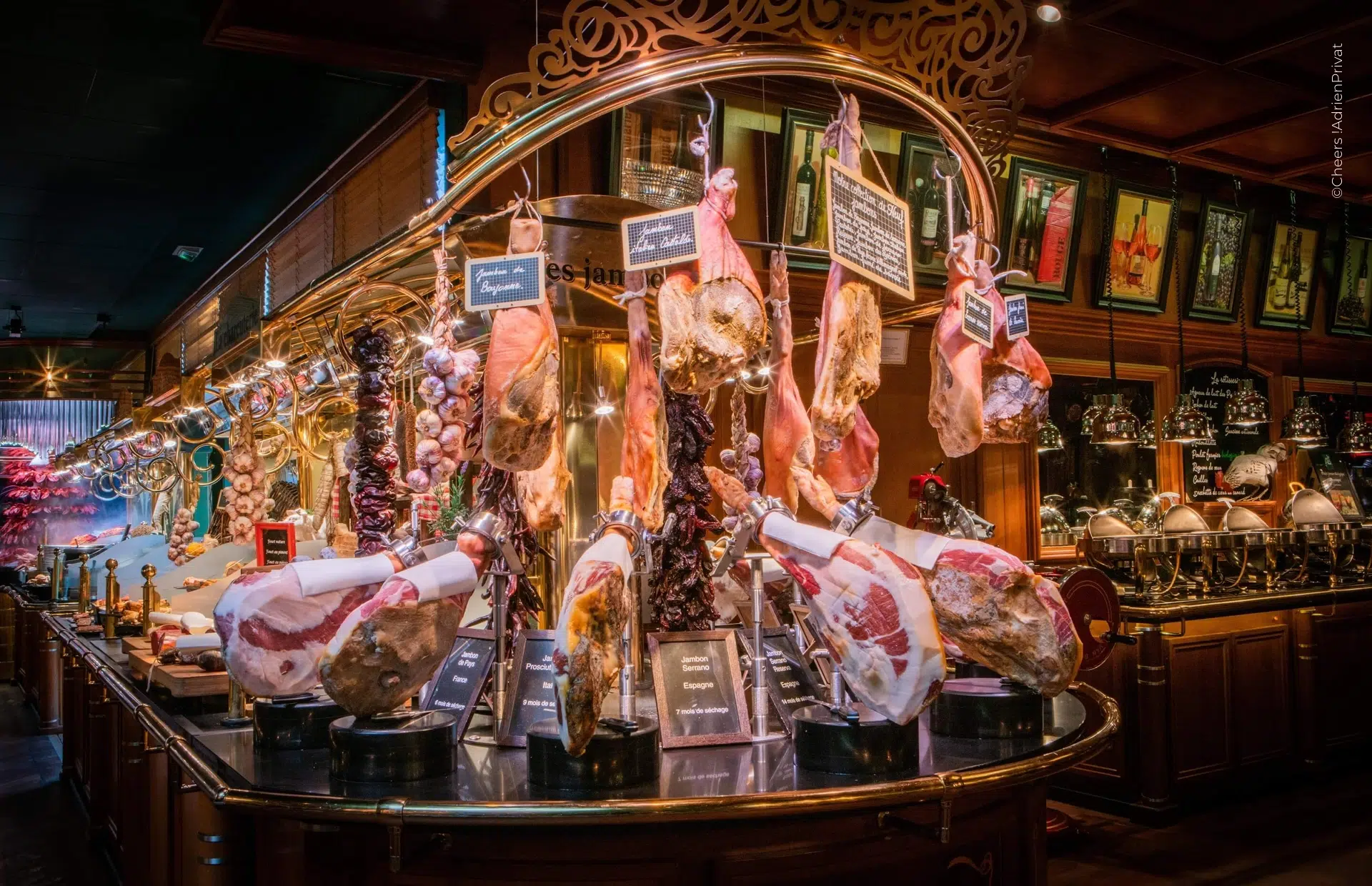 le buffet des terrines et charcuteries du restaurant à volonté Les Grands Buffets Narbonne
